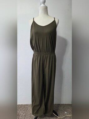Casual Olive Green Jumpsuit with Relaxed Fit and Scoop Neckline